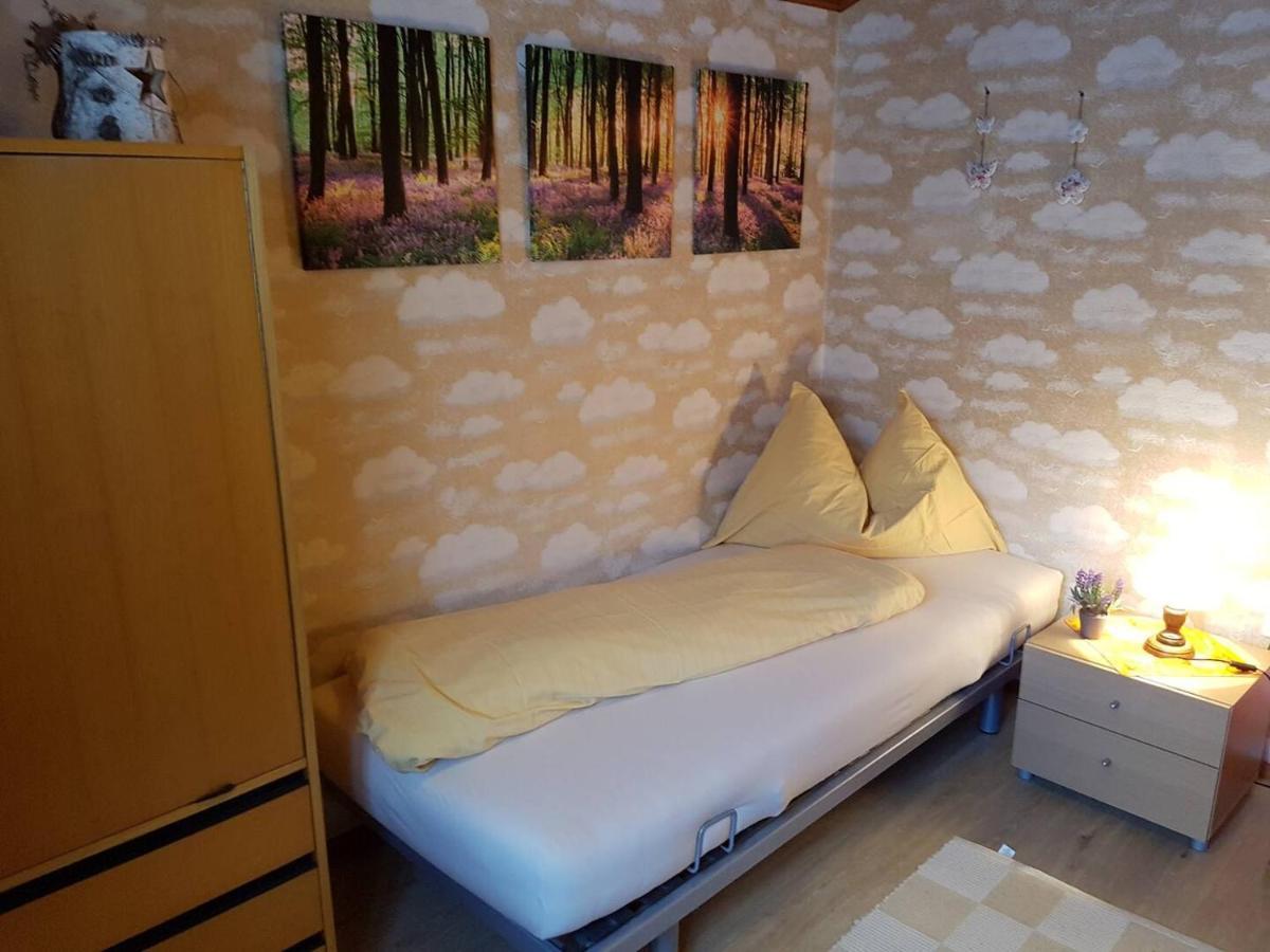 Diese Einfache Unterkunft- Bergheimat Ist Nur Fuer Backpacker- Rucksacktouristen Und Radfahrer - Huettenfeeling Im Backpackerhoues- Ganz Einfach - Ganz Unkompliziert - Ganz Relaxd Villa Linthal Exterior foto